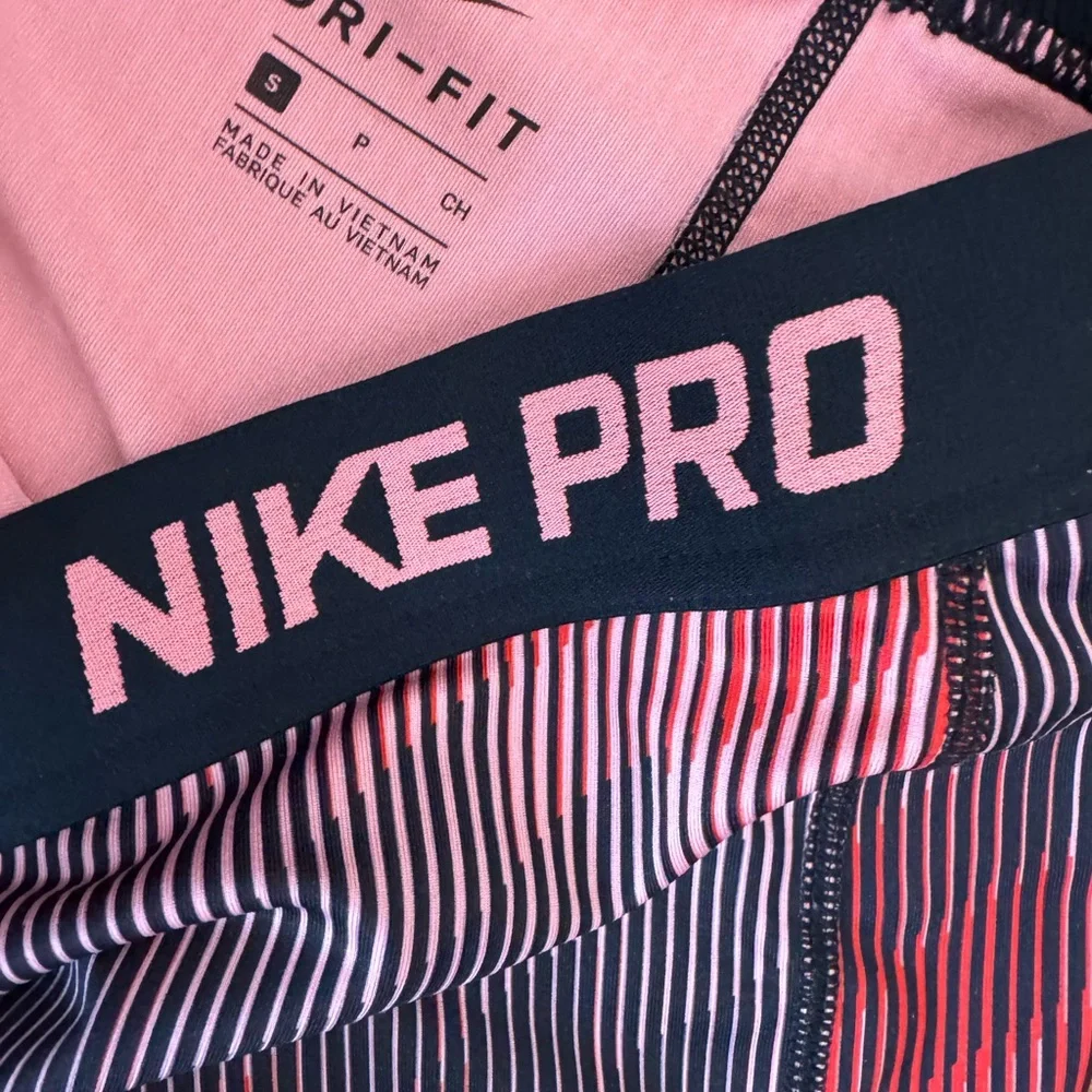 NIKE CAPRI LENGTH DRI-FIT Performance Leggings SMALL #X - Picture 3 of 5